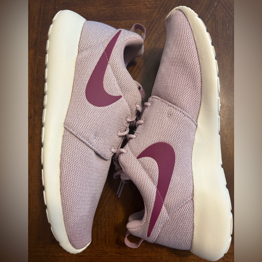 Nike Womens Roshe One Running Shoes Color-Plum/Purple/Pink Sz 9.5 excellent